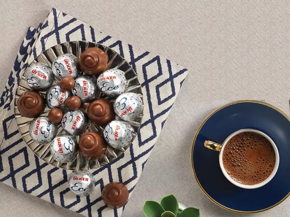 Bütün Fındıklı Sütlü Çikolata 1 kg